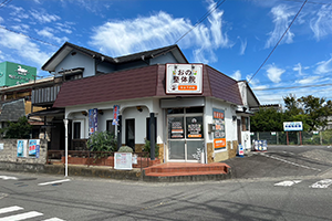 1分ほど歩くと当院が見えてきます。